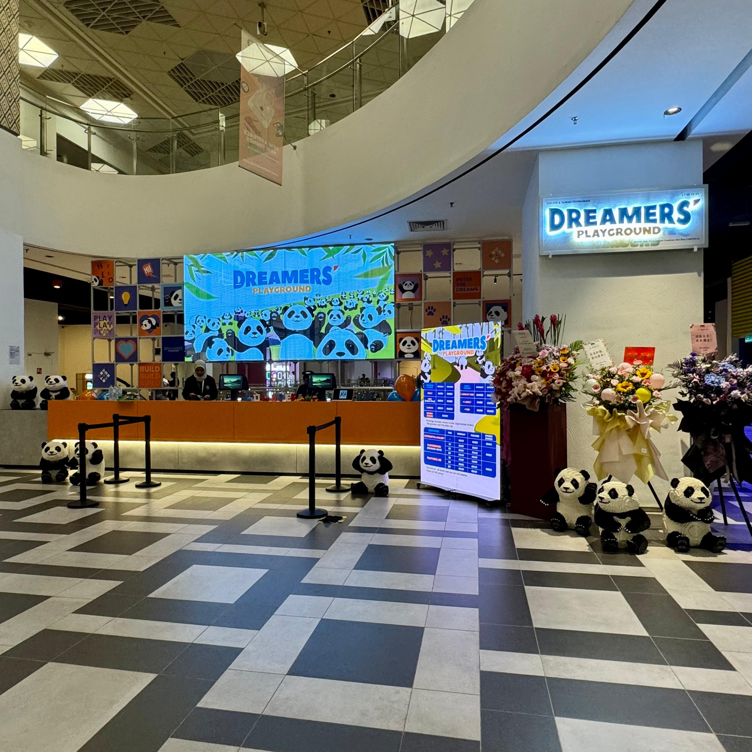 Dreamers's Playground Shop front